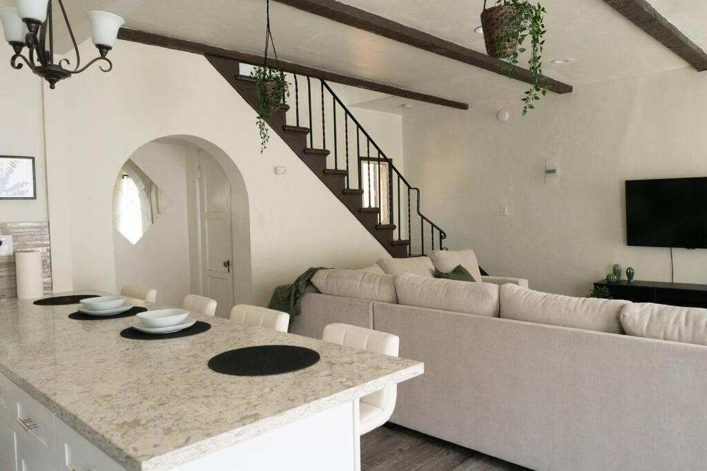 Spacious 2-Bedroom Unit In Hollywood Лос-Анджелес Екстер'єр фото