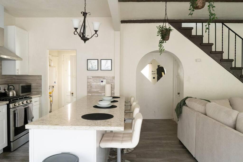 Spacious 2-Bedroom Unit In Hollywood Лос-Анджелес Екстер'єр фото