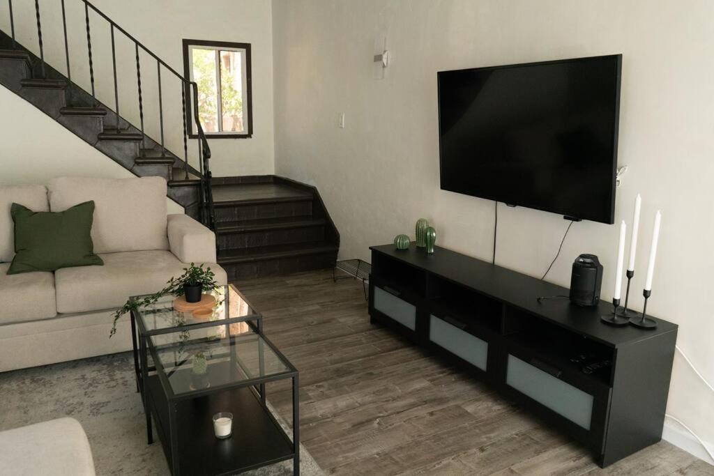 Spacious 2-Bedroom Unit In Hollywood Лос-Анджелес Екстер'єр фото