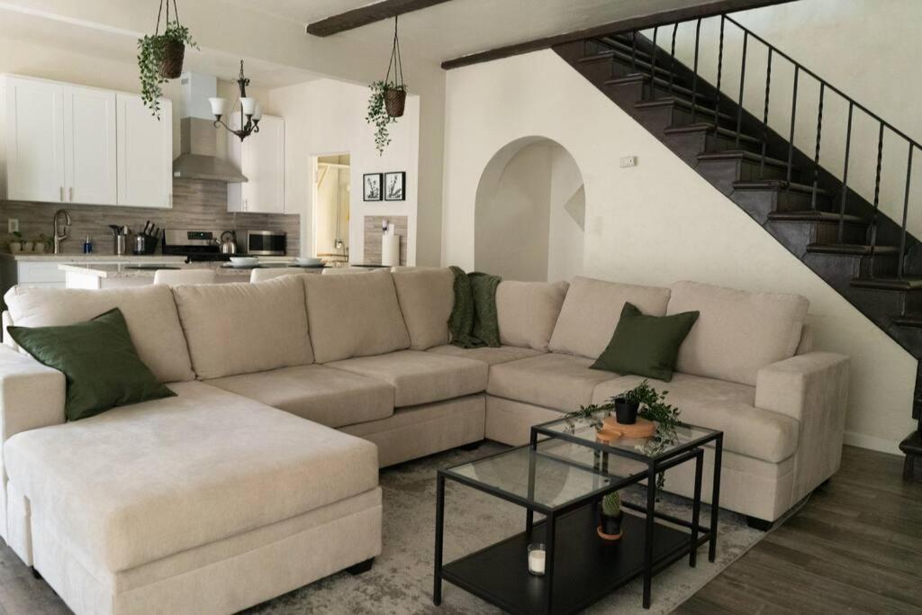 Spacious 2-Bedroom Unit In Hollywood Лос-Анджелес Екстер'єр фото