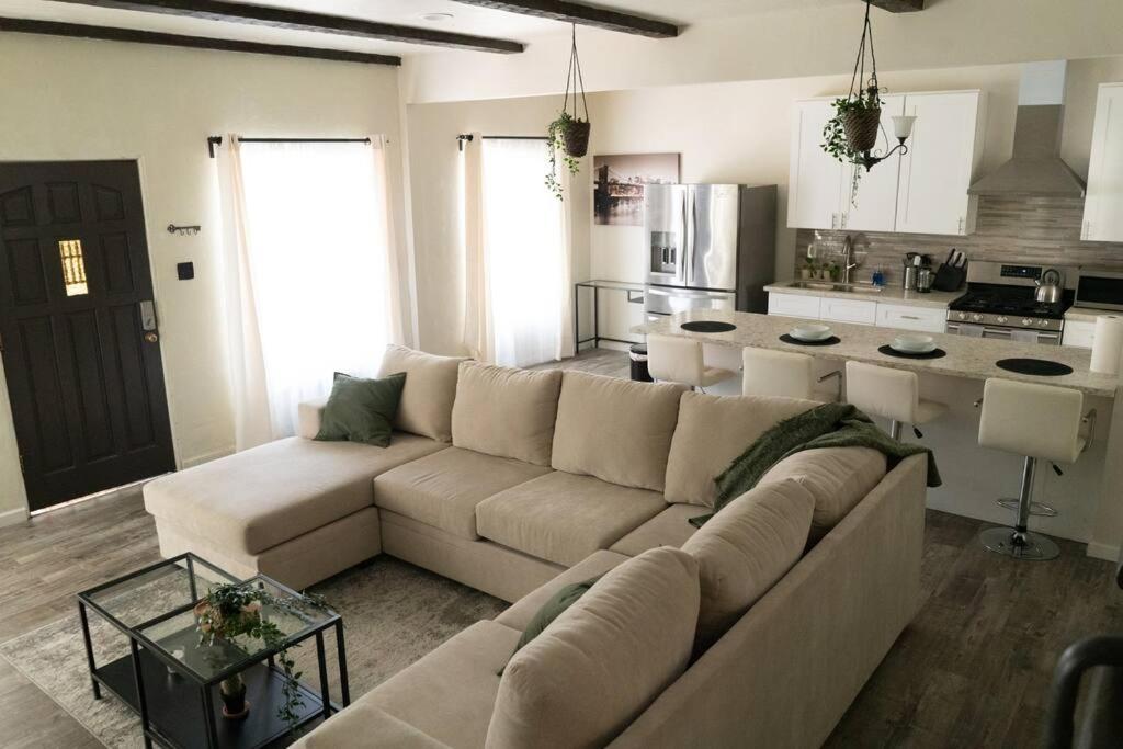 Spacious 2-Bedroom Unit In Hollywood Лос-Анджелес Екстер'єр фото