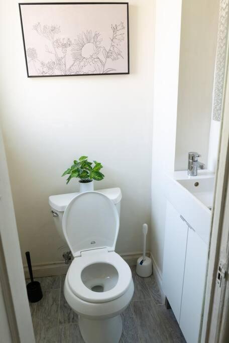 Spacious 2-Bedroom Unit In Hollywood Лос-Анджелес Екстер'єр фото